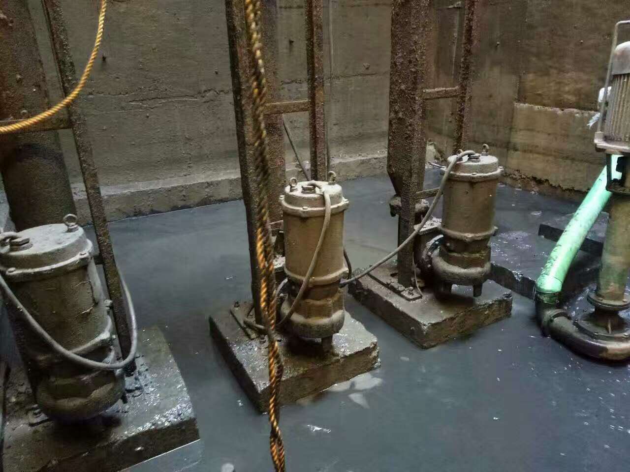 镇沅污水池清理