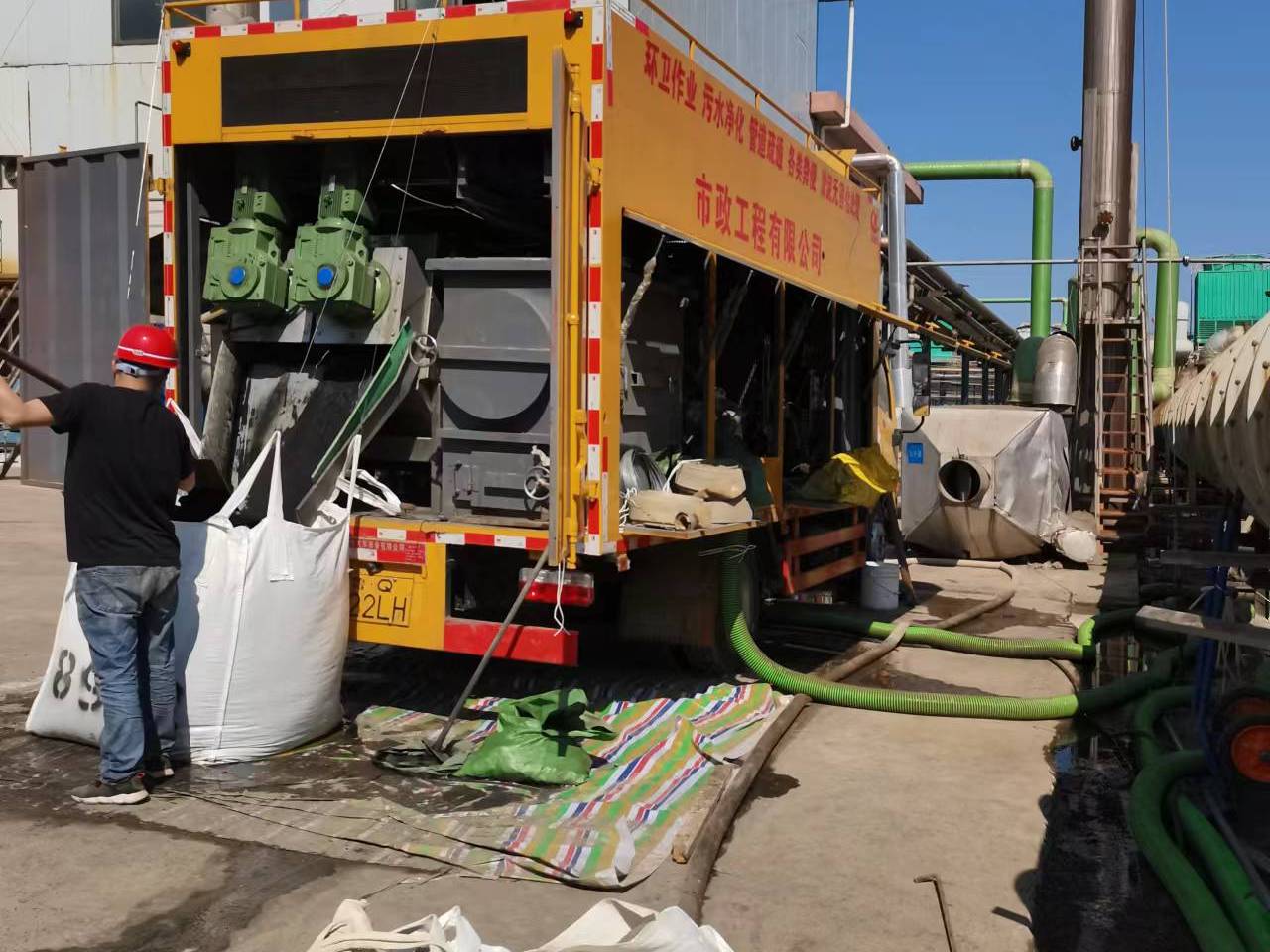 镇沅淤泥压干处理